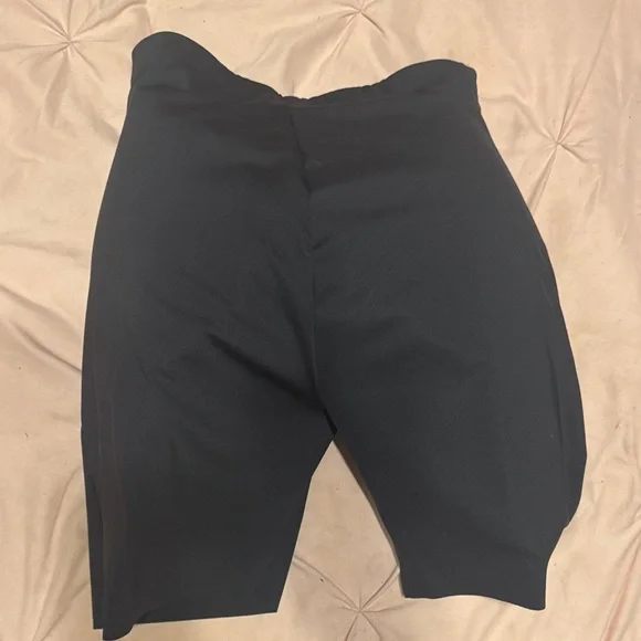 SKIMS Hip Enhancing Padded Short - Picture 4 of 7